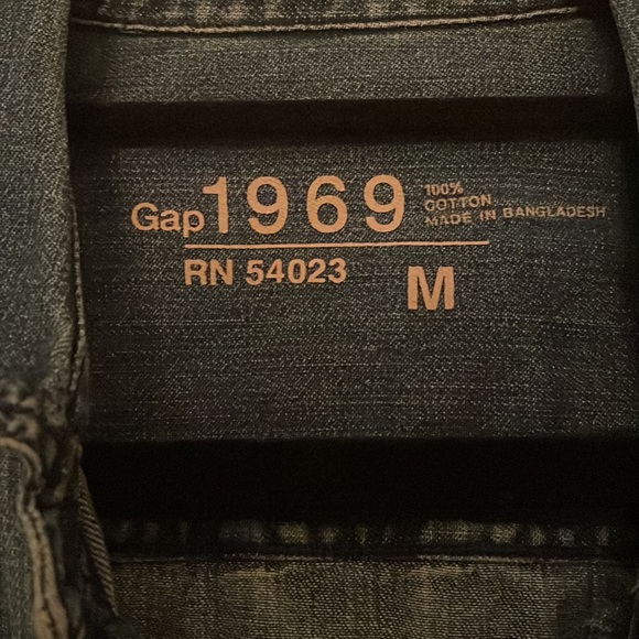 Gap 1969 Asymmetrical Pocket Shirt in Cypress Wash Size M - Picture 2 of 3